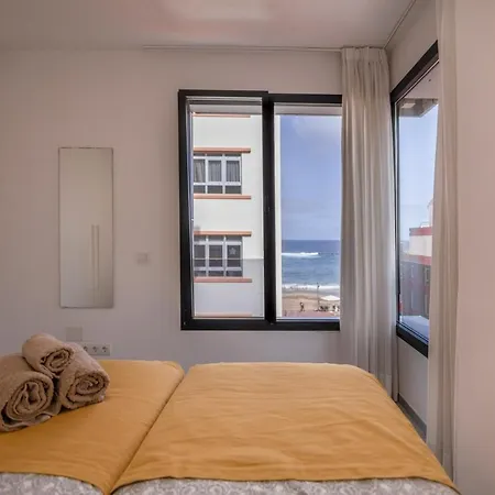 Piso De Ciudad Frente A La Playa *