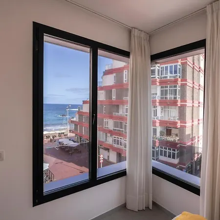 Piso De Ciudad Frente A La Playa Apartment *